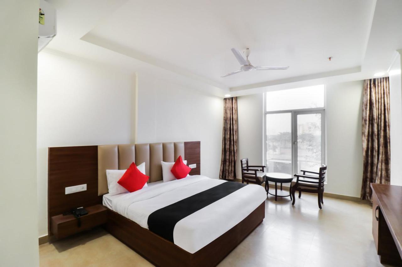 Hotel Grand 81 Faridabad Eksteriør billede