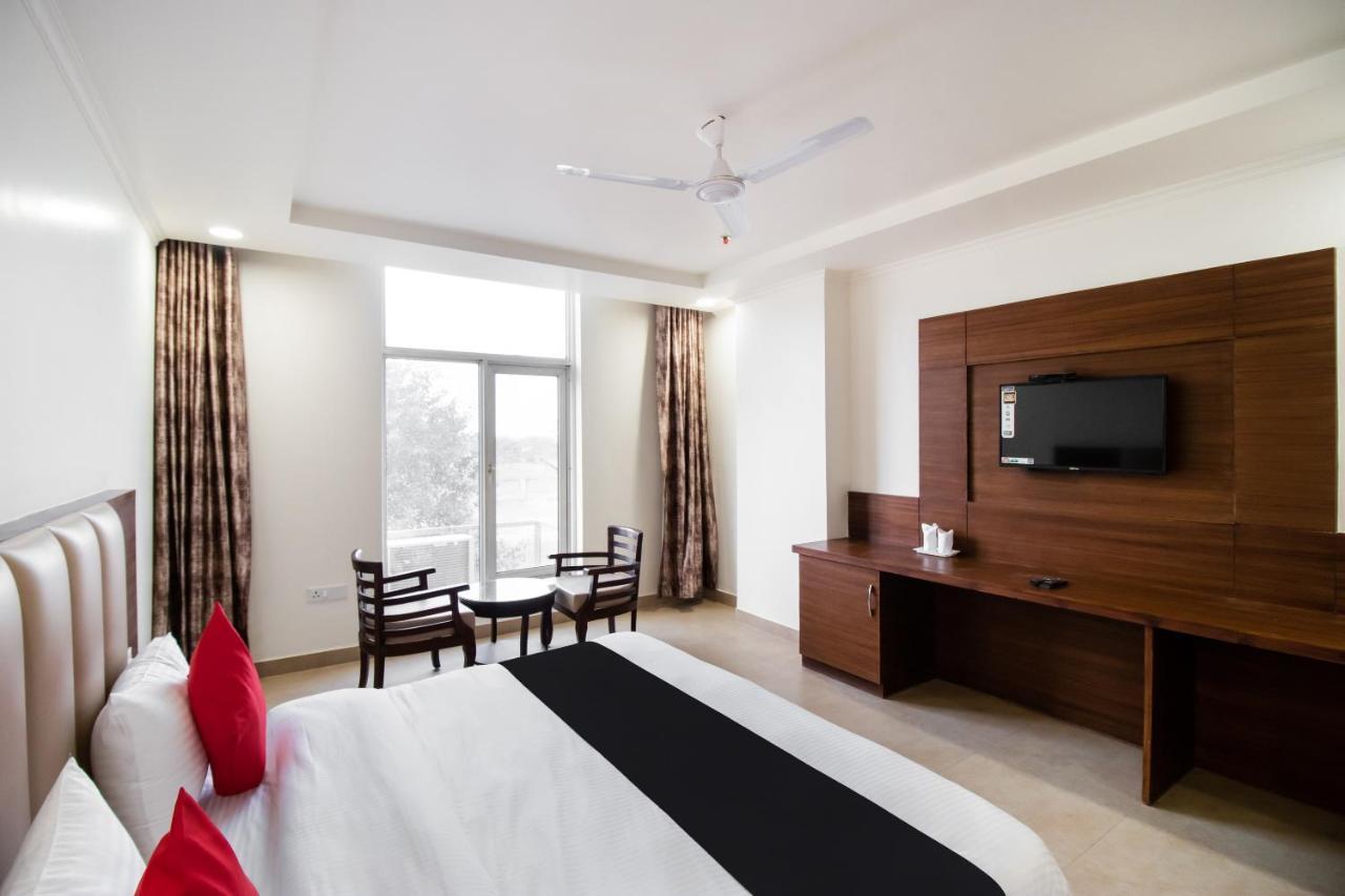 Hotel Grand 81 Faridabad Eksteriør billede