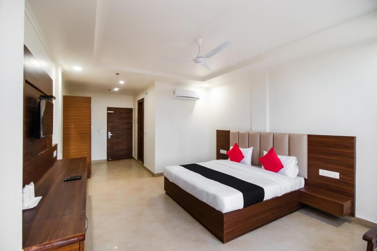 Hotel Grand 81 Faridabad Eksteriør billede