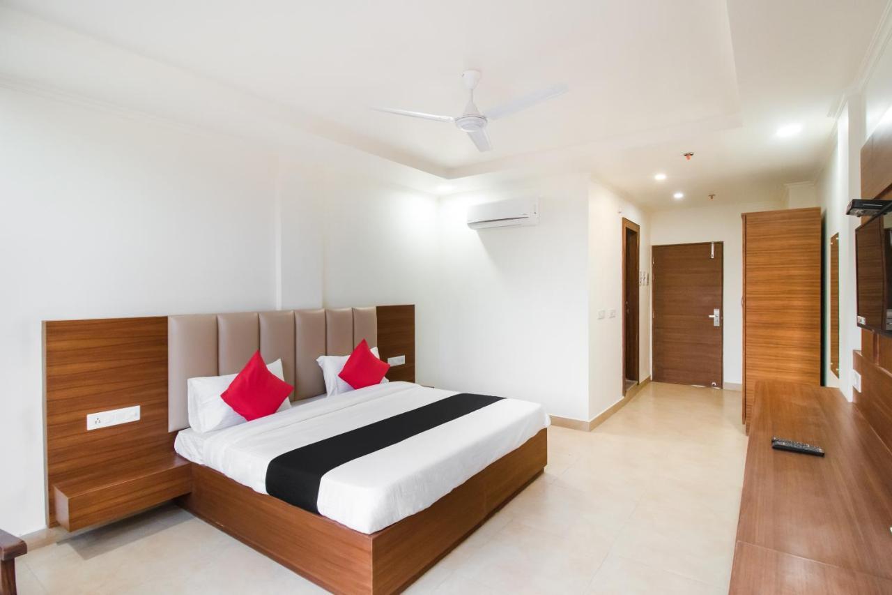 Hotel Grand 81 Faridabad Eksteriør billede