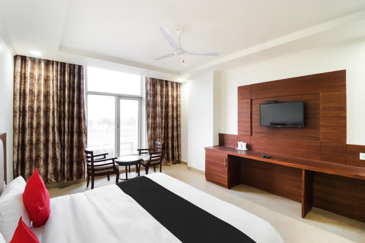 Hotel Grand 81 Faridabad Eksteriør billede