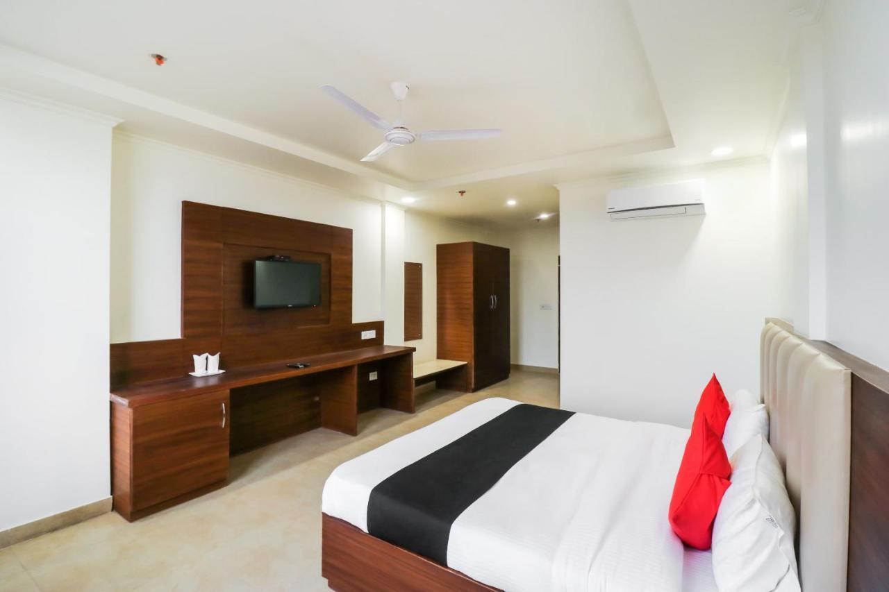 Hotel Grand 81 Faridabad Eksteriør billede