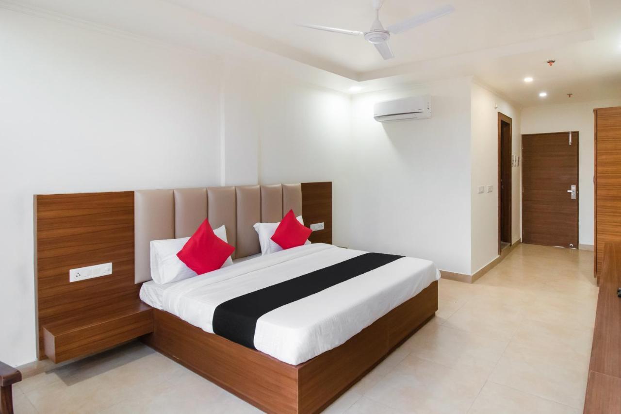 Hotel Grand 81 Faridabad Eksteriør billede